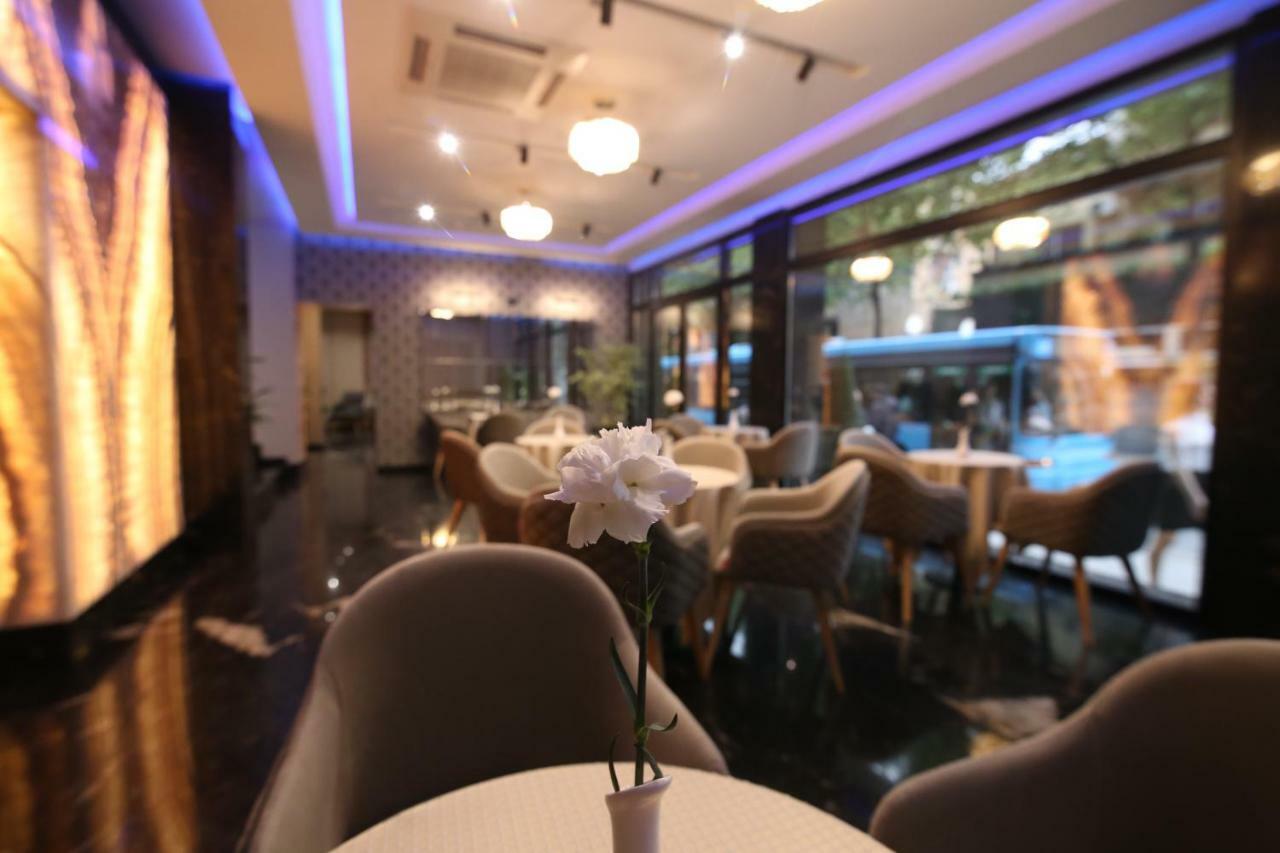 Emerald Boutique Hotel Тирана Экстерьер фото