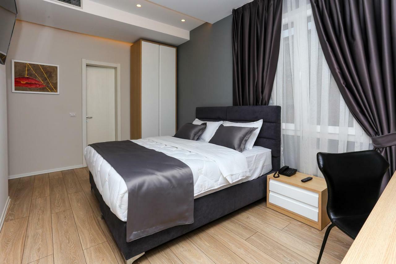 Emerald Boutique Hotel Тирана Экстерьер фото