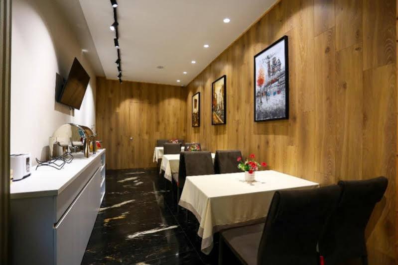 Emerald Boutique Hotel Тирана Экстерьер фото