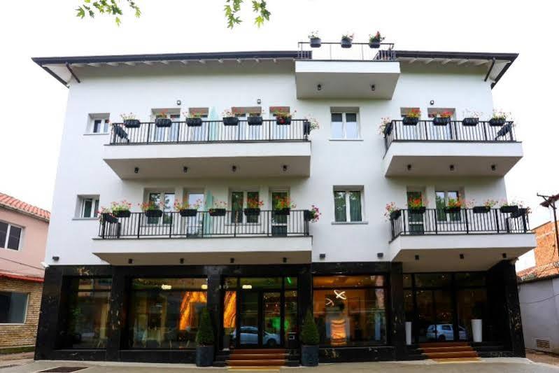 Emerald Boutique Hotel Тирана Экстерьер фото