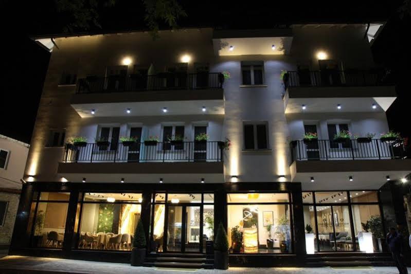 Emerald Boutique Hotel Тирана Экстерьер фото